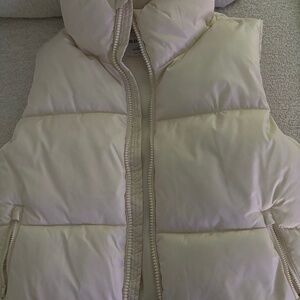 Old Navy women’s cream puffer vest